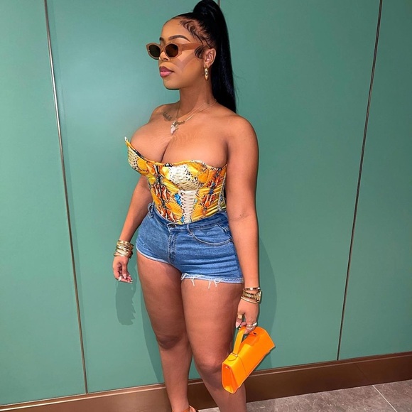 Sexy Faux snake skin head turning Corset 😍 - Picture 1 of 4